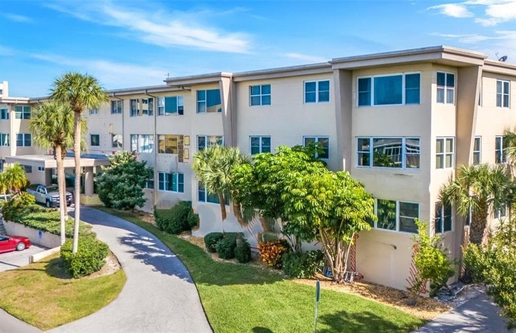 55 HARBOR VIEW LANE UNIT 307 BELLEAIR BLUFFS, FL 33770