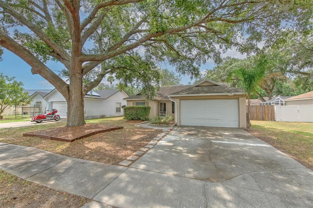 1901 RUDDER DRIVE VALRICO, FL 33594