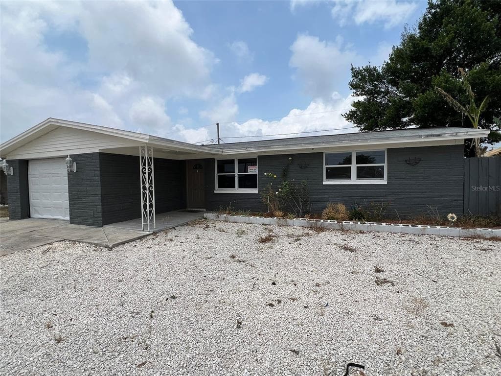 3911 CEDARWOOD DRIVE HOLIDAY, FL 34691