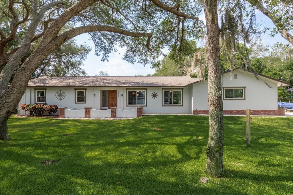 1611 MEXICO AVENUE TARPON SPRINGS, FL 34689