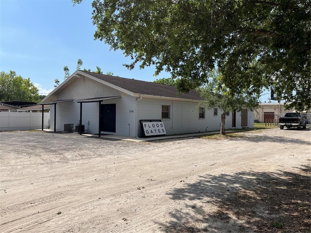 6948 W MOHAWK AVENUE TAMPA, FL 33634