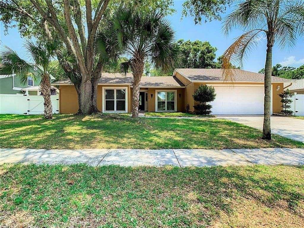 3313 FOXRIDGE CIR TAMPA, FL 33618