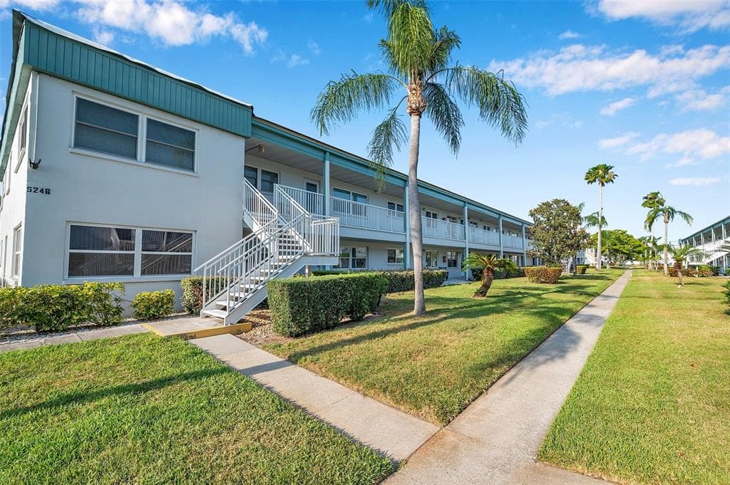 5246 81ST STREET N UNIT 18 ST PETERSBURG, FL 33709