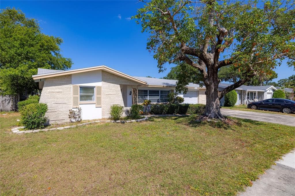 1562 S LAKE AVENUE CLEARWATER, FL 33756