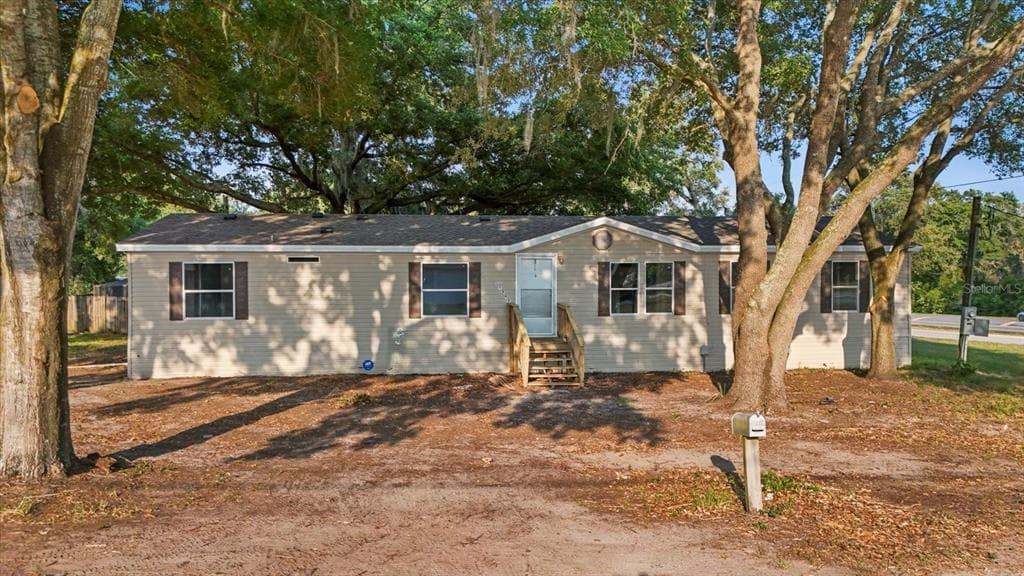 11707 BRADLEY ROAD THONOTOSASSA, FL 33592