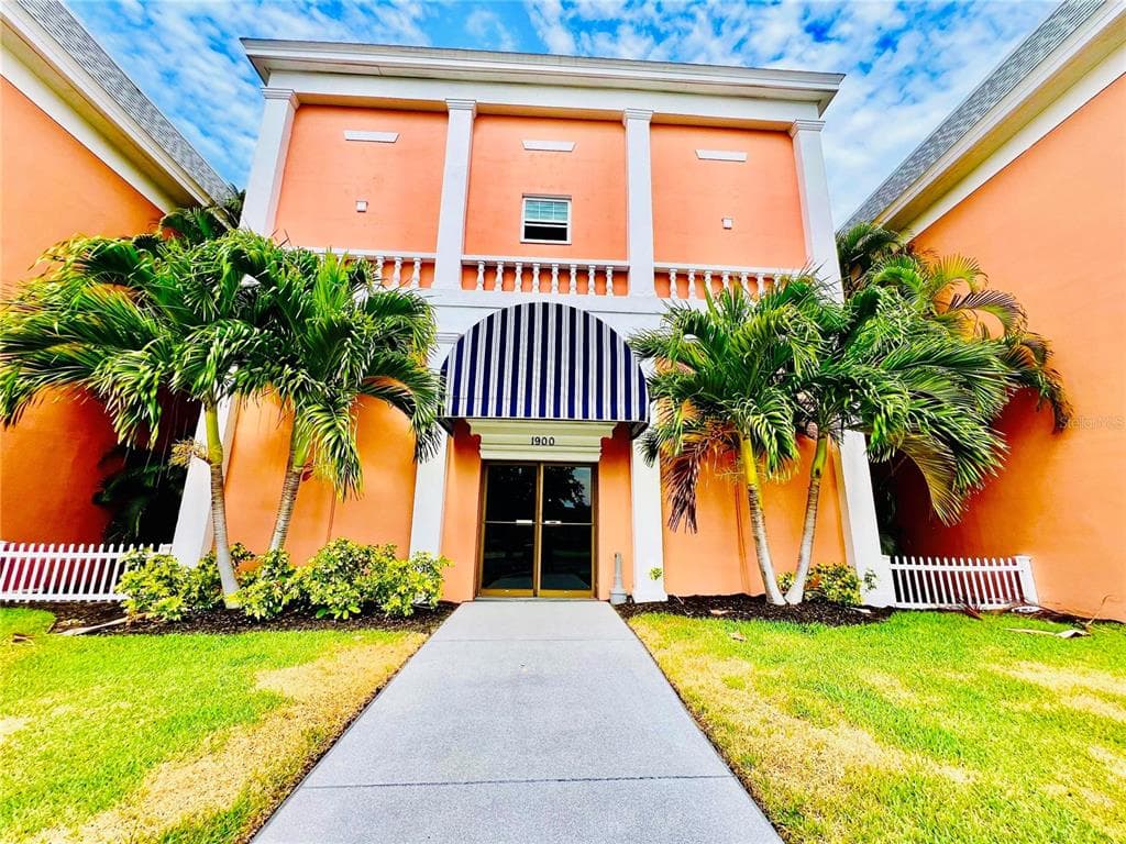 1900 68TH STREET N UNIT 202 ST PETERSBURG, FL 33710