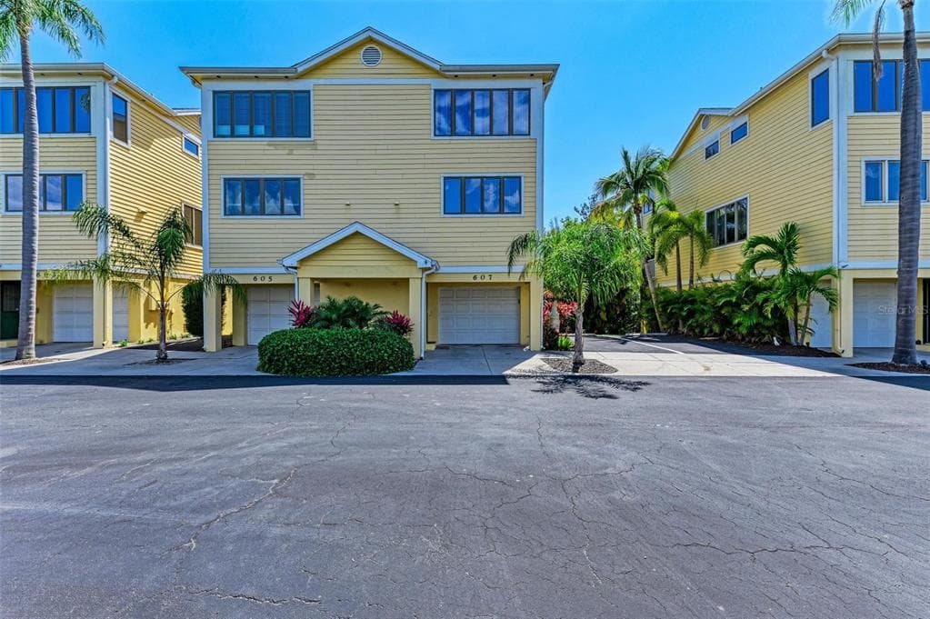 607 CEDARS COURT UNIT 607 LONGBOAT KEY, FL 34228