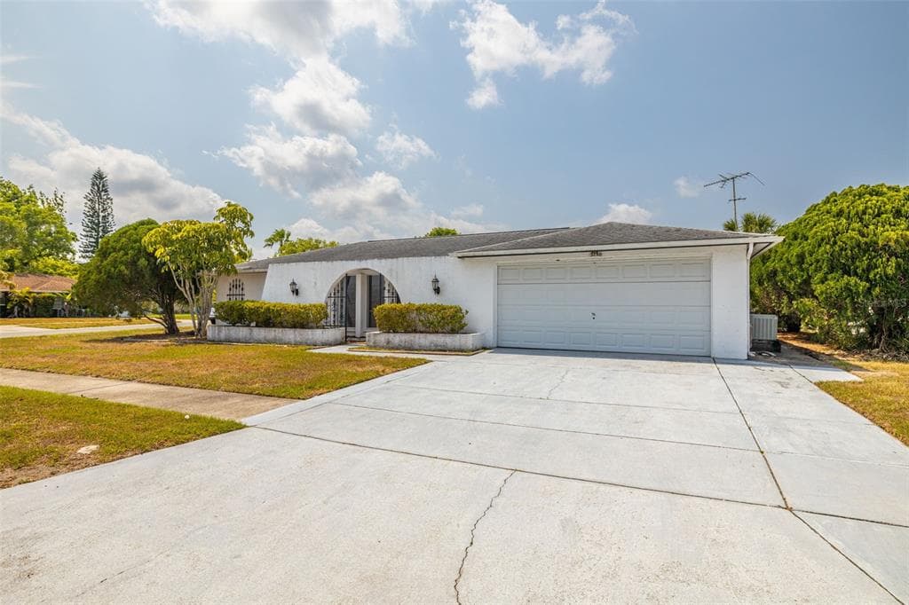 5740 JACKPOT WAY HOLIDAY, FL 34690