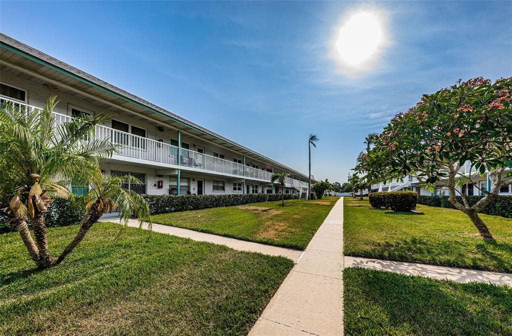 5227 81ST LANE N UNIT 17 ST PETERSBURG, FL 33709