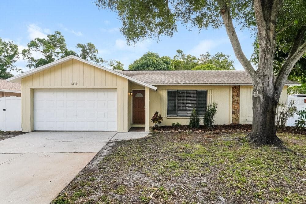 8619 124TH WAY SEMINOLE, FL 33772