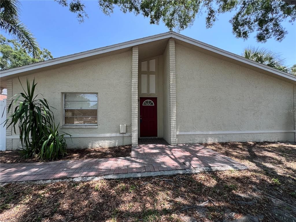 2041 LOS LOMAS DRIVE CLEARWATER, FL 33763