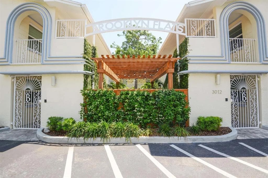 3012 W DE LEON STREET UNIT 23 TAMPA, FL 33609