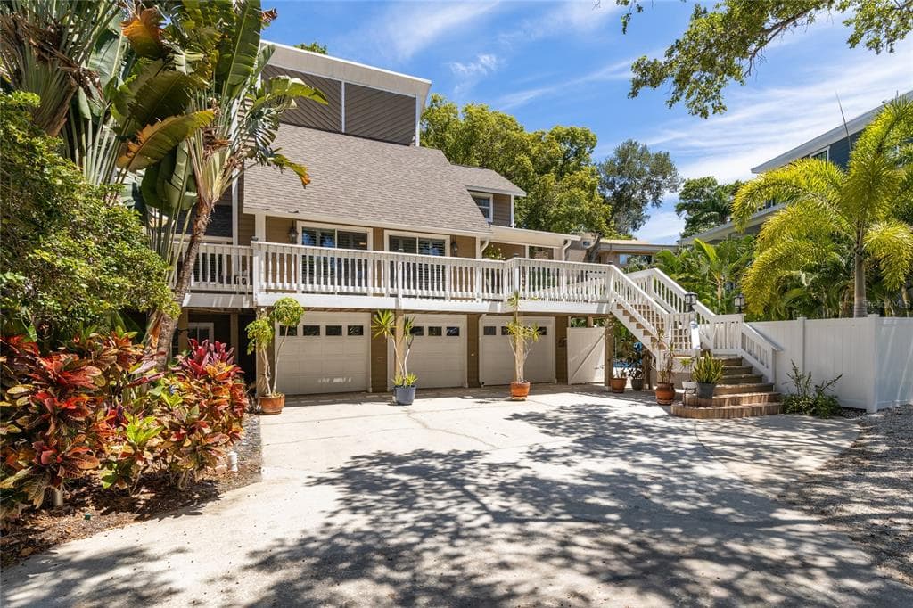 13045 POINSETTIA AVENUE SEMINOLE, FL 33776