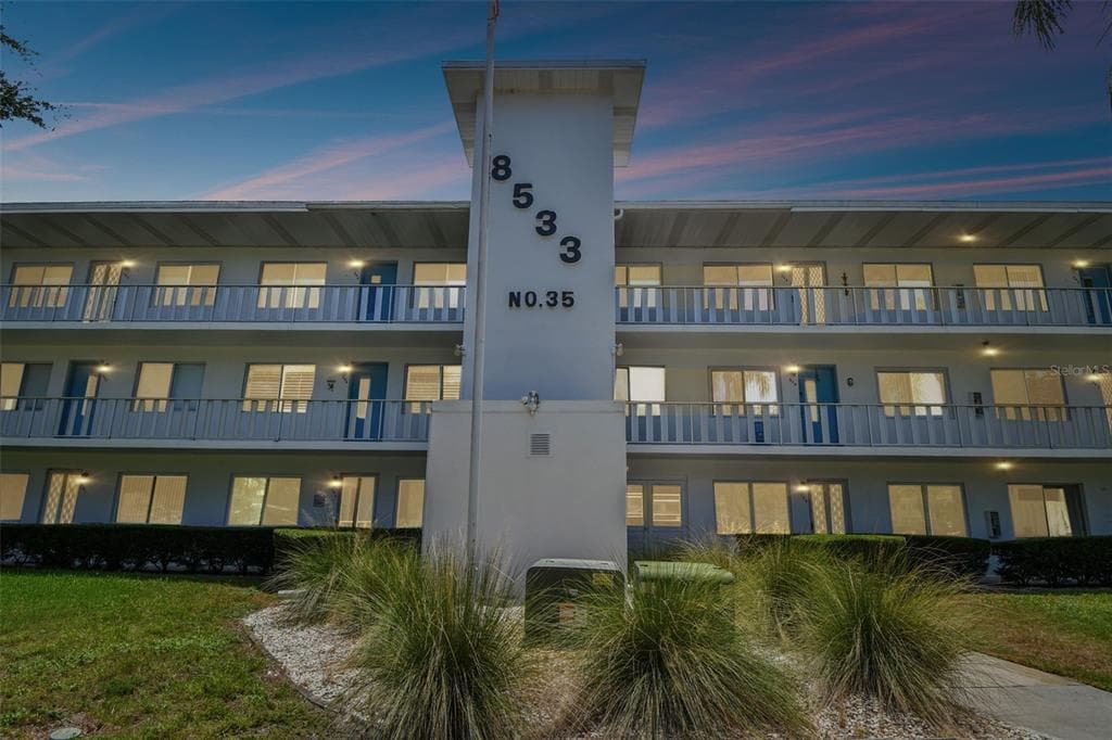 8533 110TH STREET UNIT 305 SEMINOLE, FL 33772