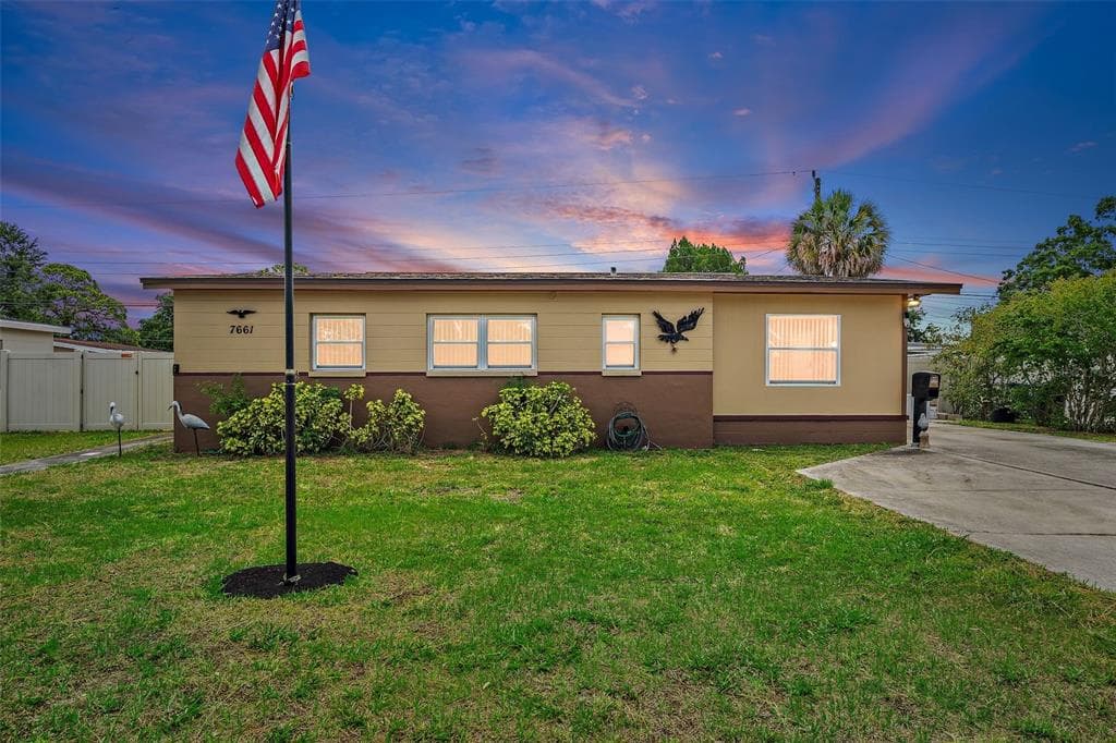 7661 18TH WAY N ST PETERSBURG, FL 33702