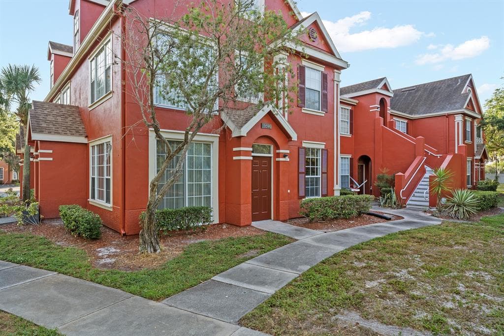 10590 WINDSOR LAKE COURT UNIT 0 TAMPA, FL 33626