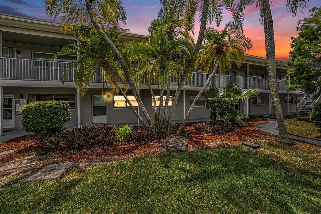 5916 5TH AVENUE N UNIT 12B ST PETERSBURG, FL 33710