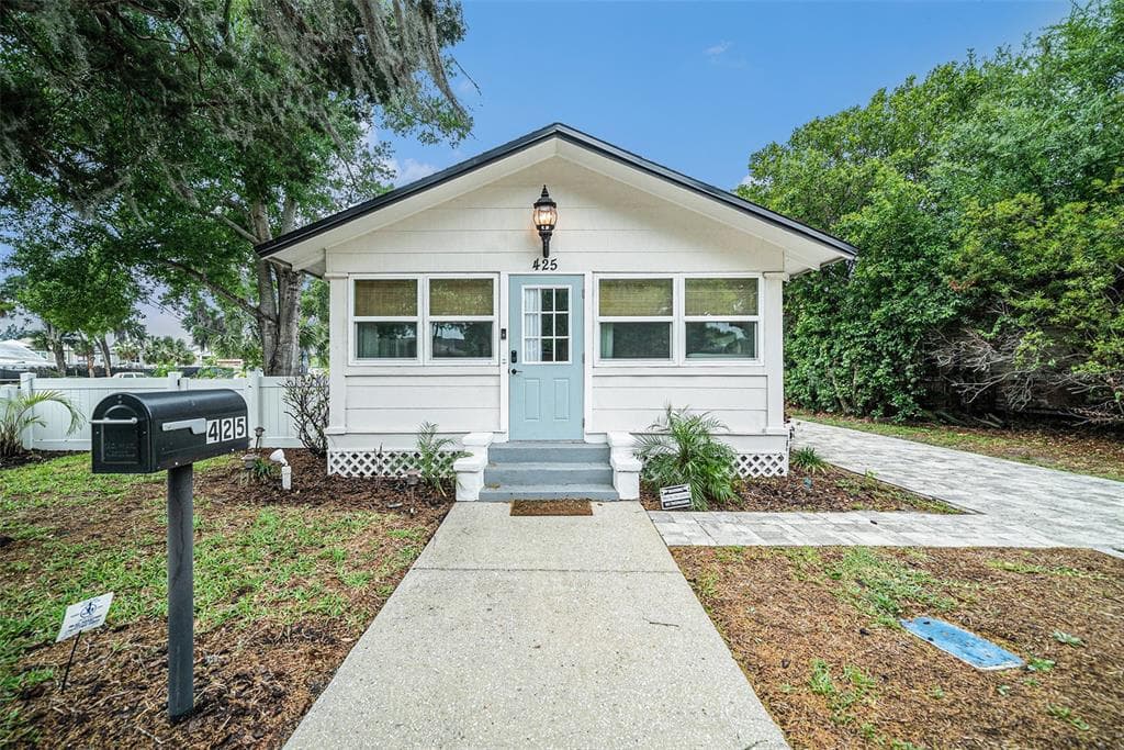 425 GRAND BOULEVARD TARPON SPRINGS, FL 34689