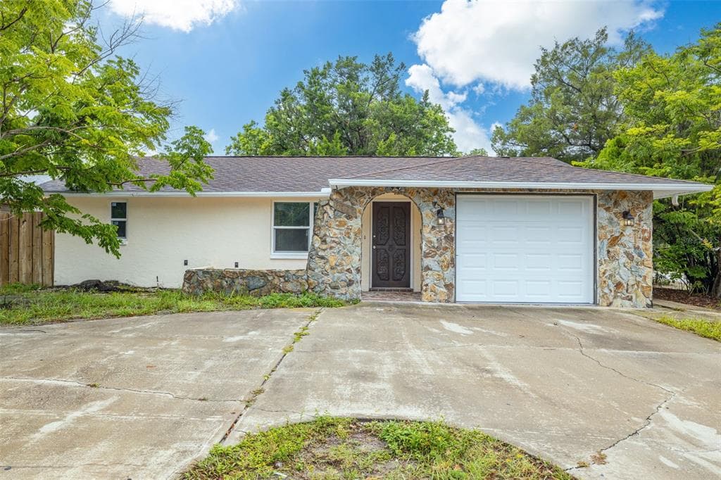 6604 LENOIR DRIVE PORT RICHEY, FL 34668