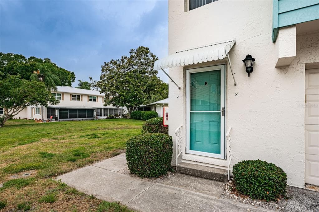 3212 38TH WAY S UNIT E ST PETERSBURG, FL 33711