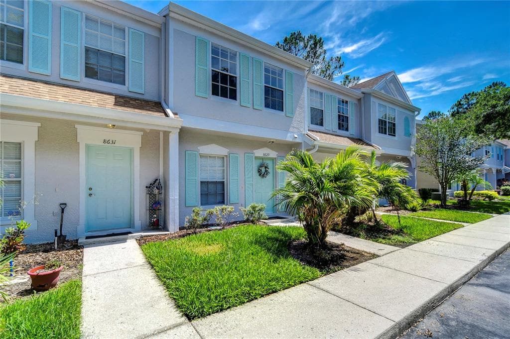 8629 HUNTERS KEY CIRCLE TAMPA, FL 33647