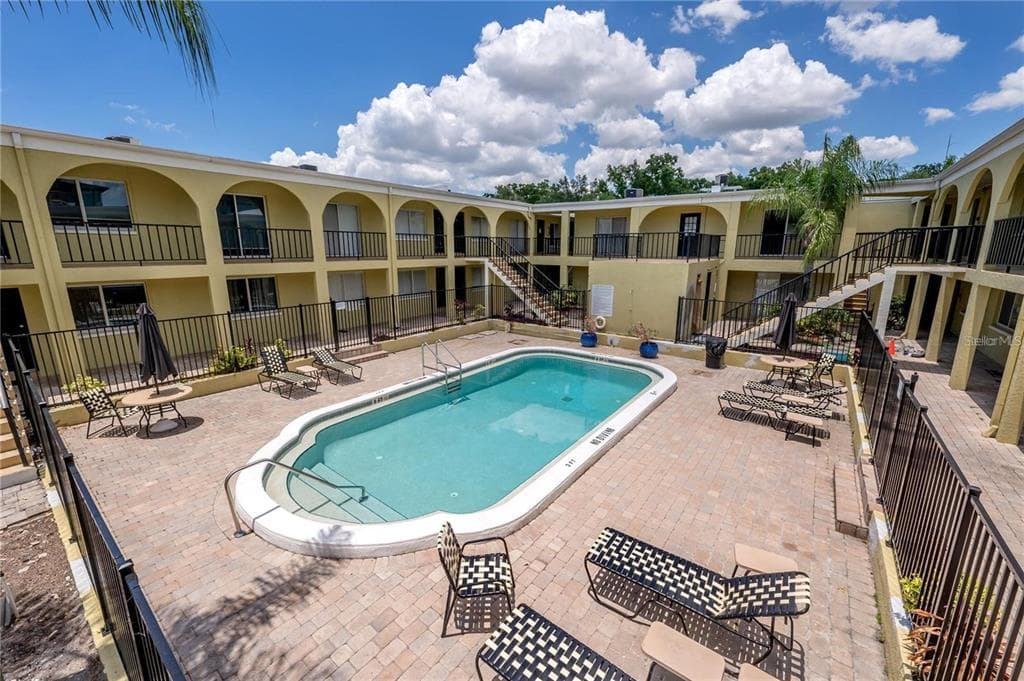 3206 S AZEELE STREET UNIT 220 TAMPA, FL 33609