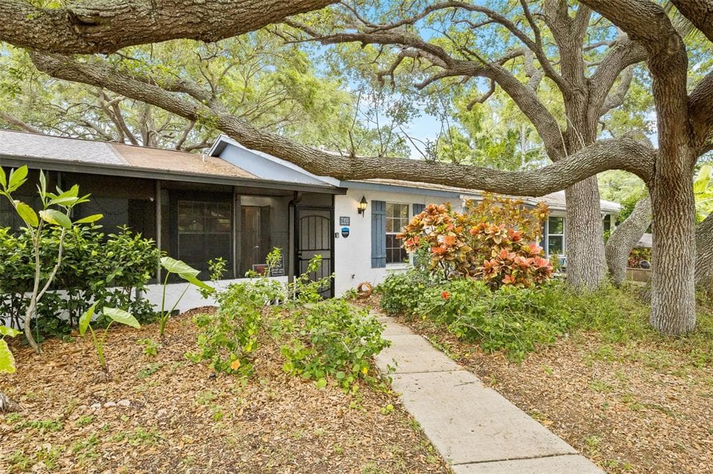7115 PARKSIDE VILLAS DRIVE N ST PETERSBURG, FL 33709