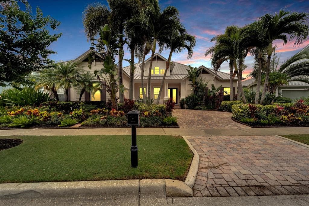 607 MANNS HARBOR DRIVE APOLLO BEACH, FL 33572