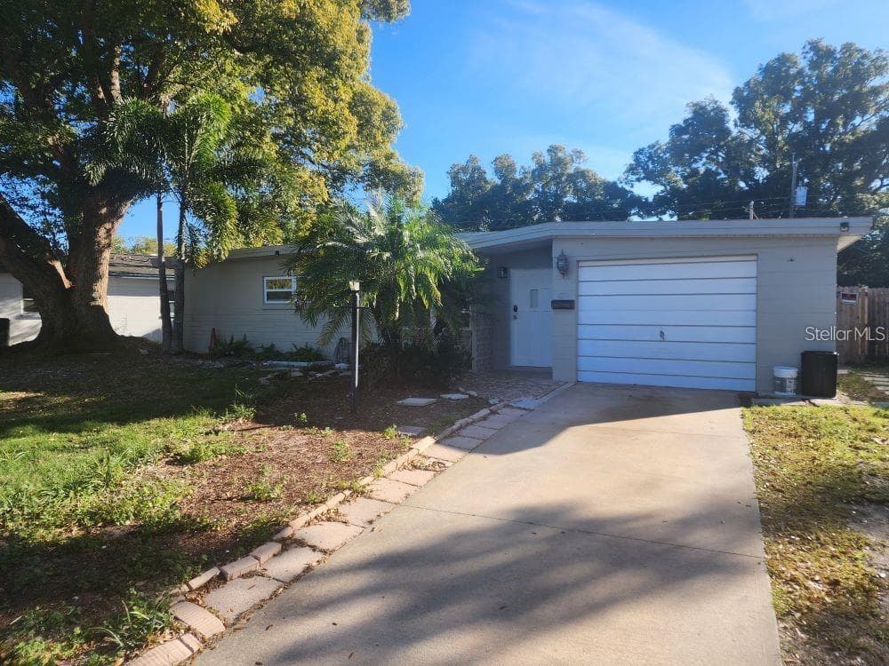 4200 CITRUS DRIVE NEW PORT RICHEY, FL 34652