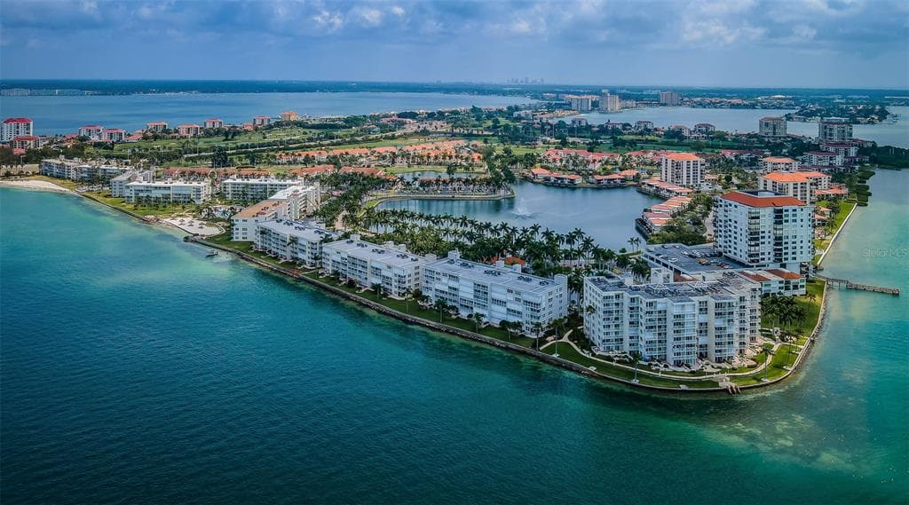 6105 BAHIA DEL MAR CIRCLE UNIT 187 ST PETERSBURG, FL 33715