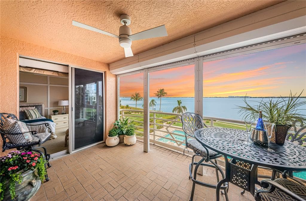 4953 BACOPA LANE S UNIT 204 ST PETERSBURG, FL 33715
