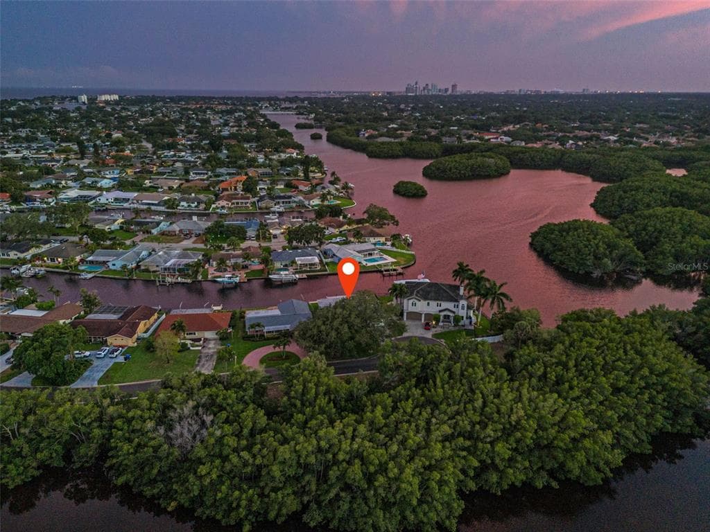 1308 54TH AVENUE NE ST PETERSBURG, FL 33703