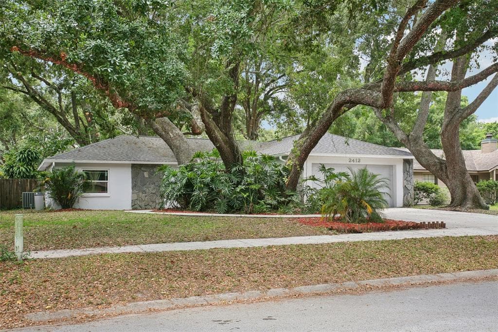 2412 FORREST CREST CIRCLE LUTZ, FL 33549
