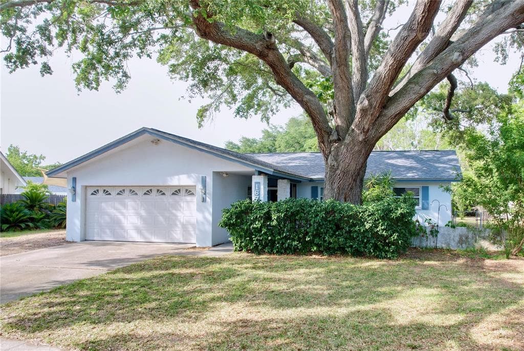1676 SUMMIT WAY DUNEDIN, FL 34698