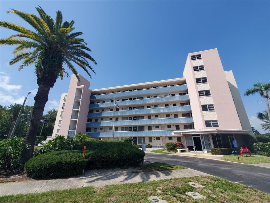 200 N BETTY LANE UNIT 3B CLEARWATER, FL 33755