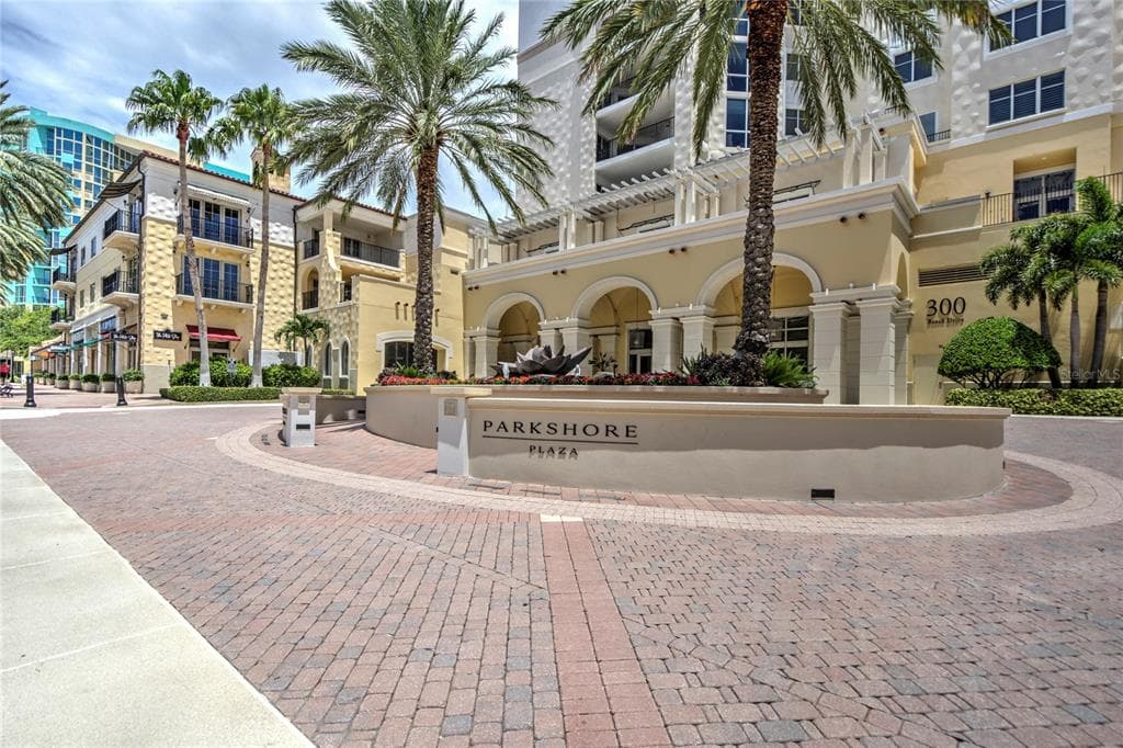 300 BEACH DRIVE NE UNIT 307 ST PETERSBURG, FL 33701