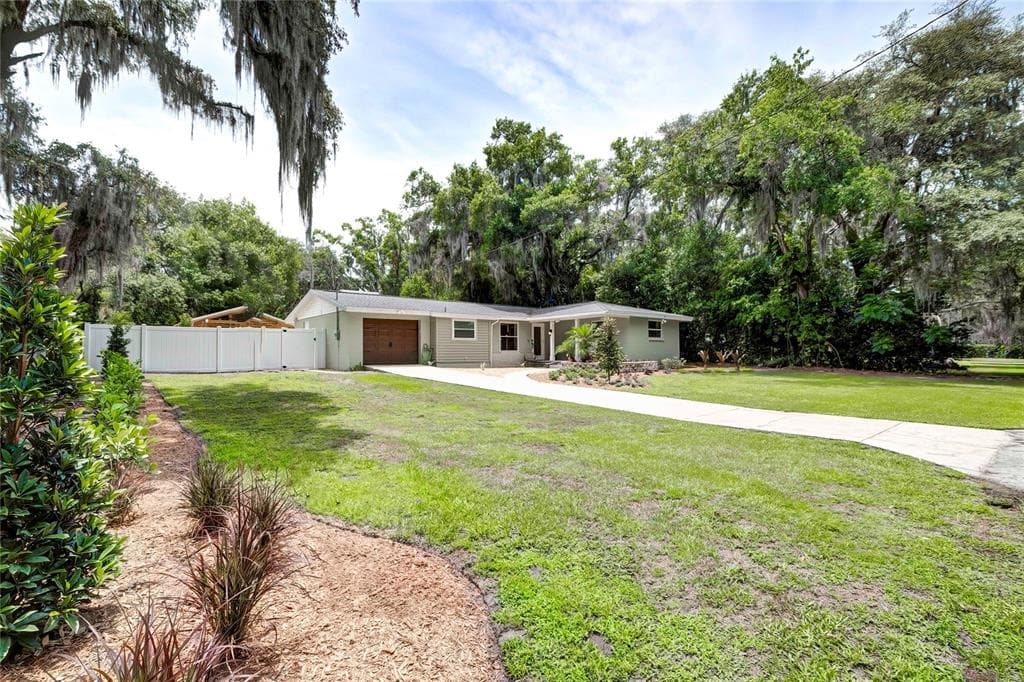 516 CYPRESS LANE LUTZ, FL 33548