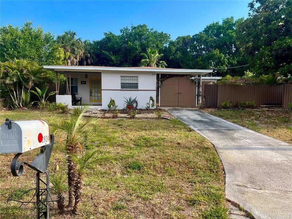 2924 W ELLIS DRIVE TAMPA, FL 33611