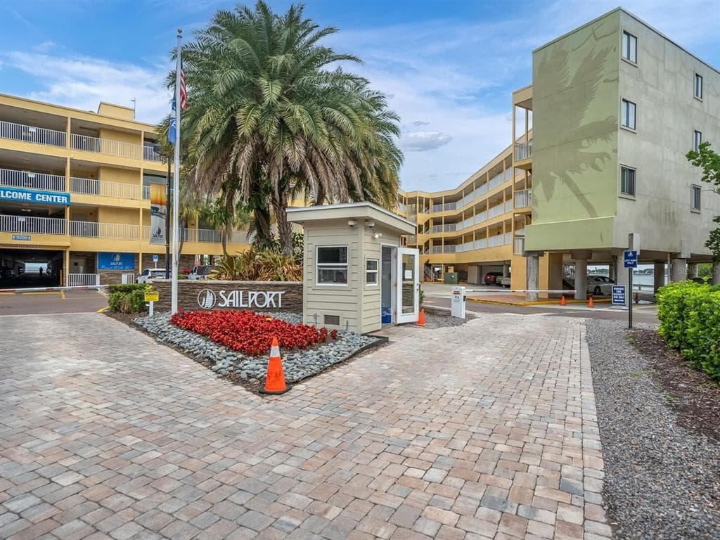2506 N ROCKY POINT DRIVE UNIT 461 TAMPA, FL 33607