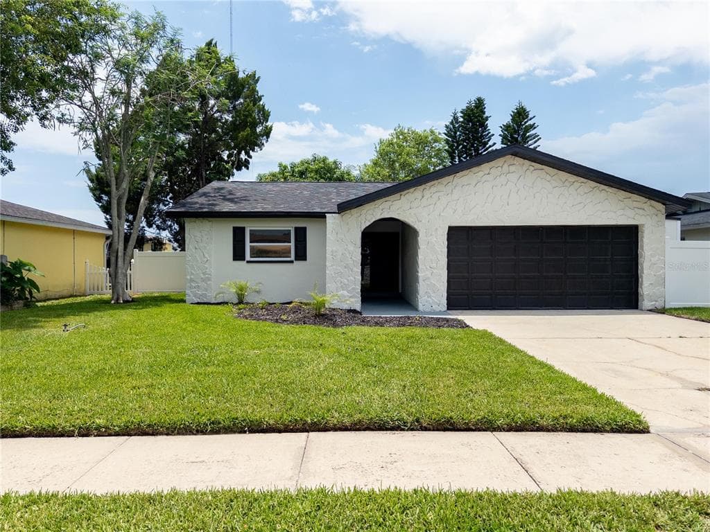 8324 DENISE DRIVE E SEMINOLE, FL 33777