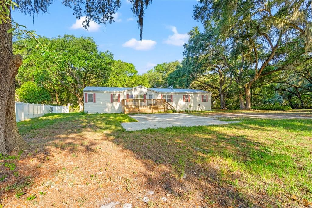 3737 LADO DRIVE WESLEY CHAPEL, FL 33543