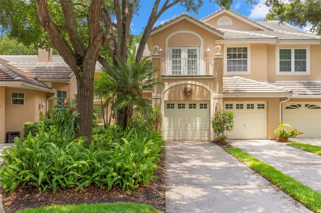 581 RED CEDAR COURT NE ST PETERSBURG, FL 33703