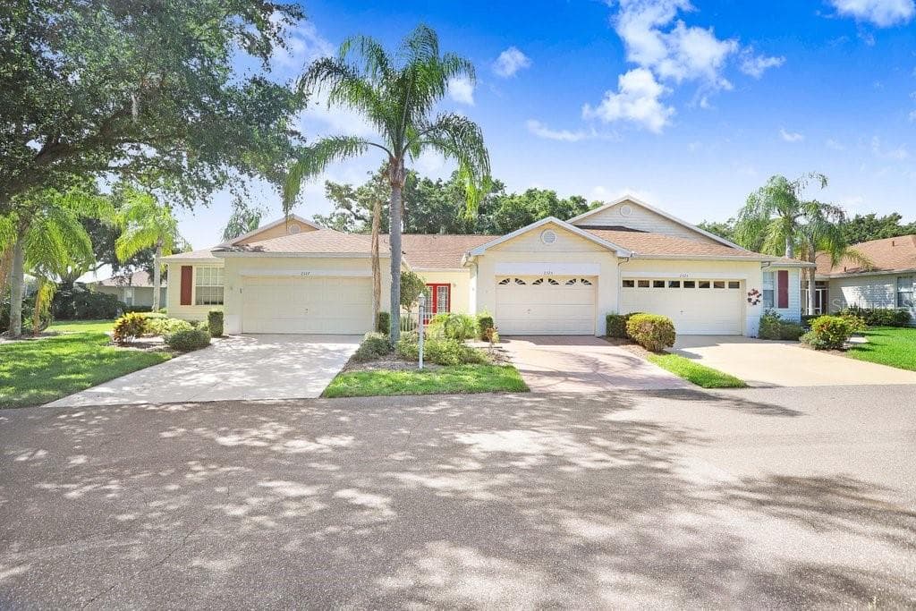 2325 NANTUCKET DRIVE UNIT 39 SUN CITY CENTER, FL 33573