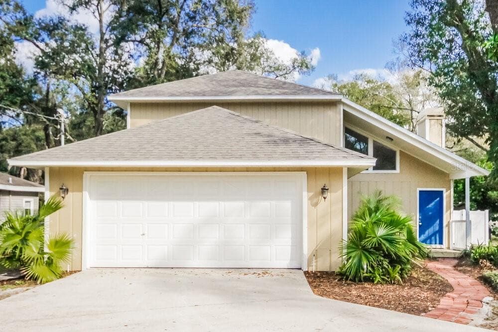 8105 N FREMONT AVENUE TAMPA, FL 33604