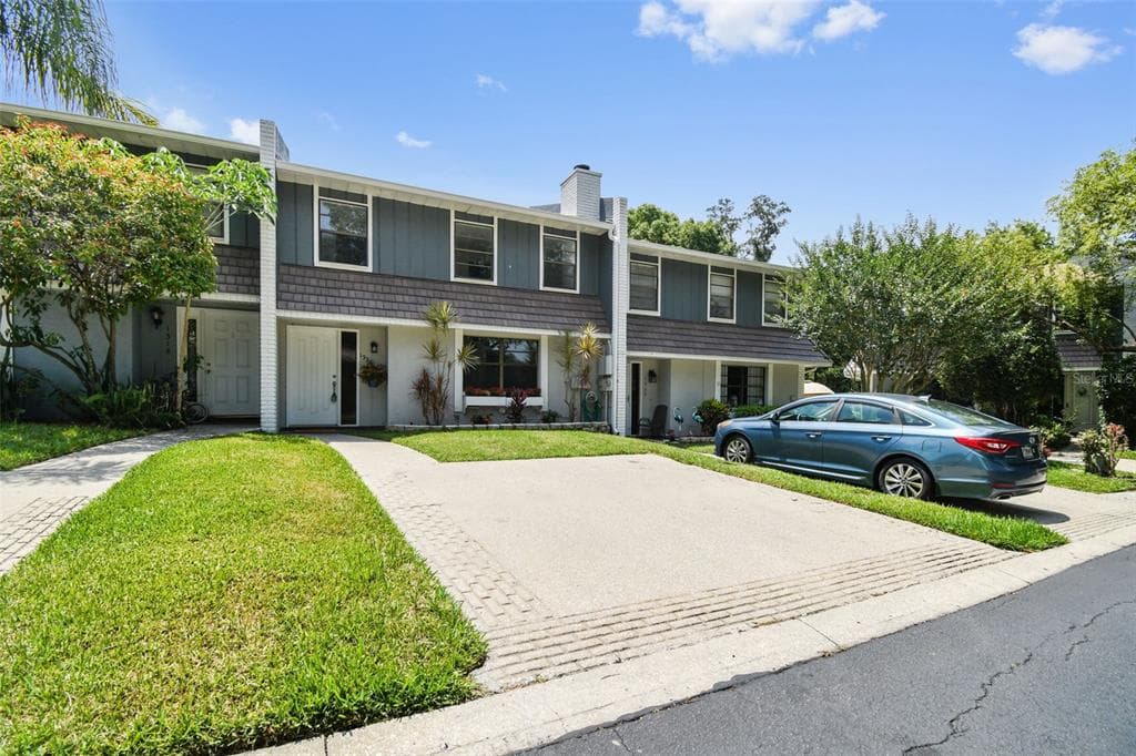 1324 ABBEY CRESCENT LANE CLEARWATER, FL 33759
