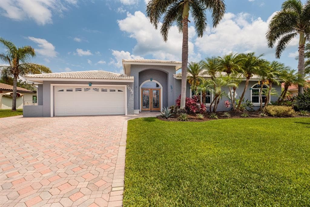 2032 KANSAS AVENUE NE ST PETERSBURG, FL 33703