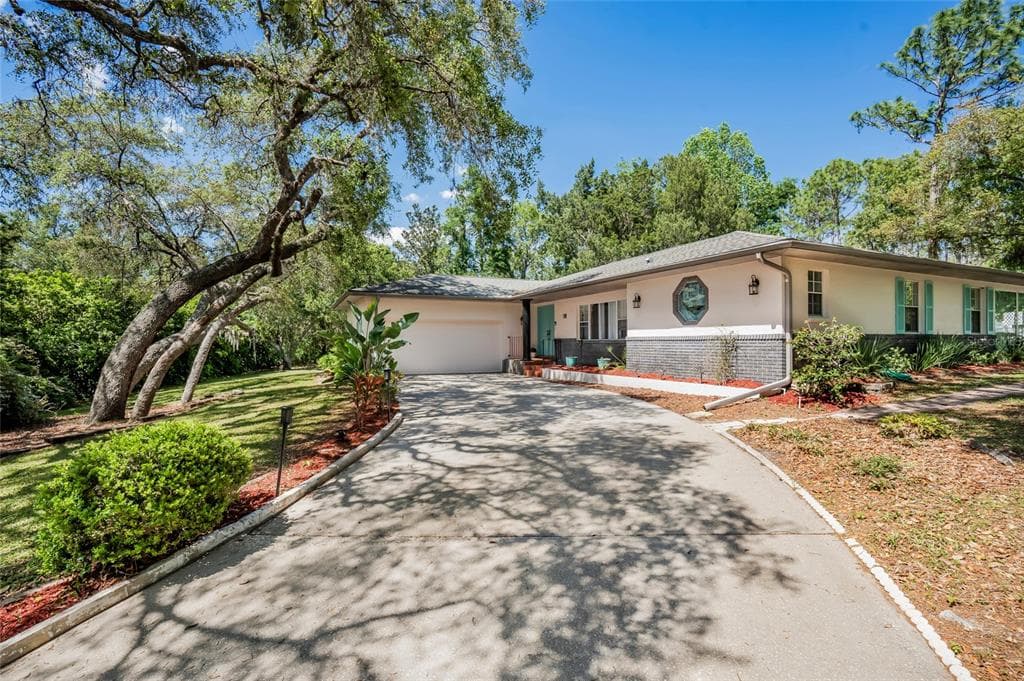 10 BYRSONIMA COURT HOMOSASSA, FL 34446