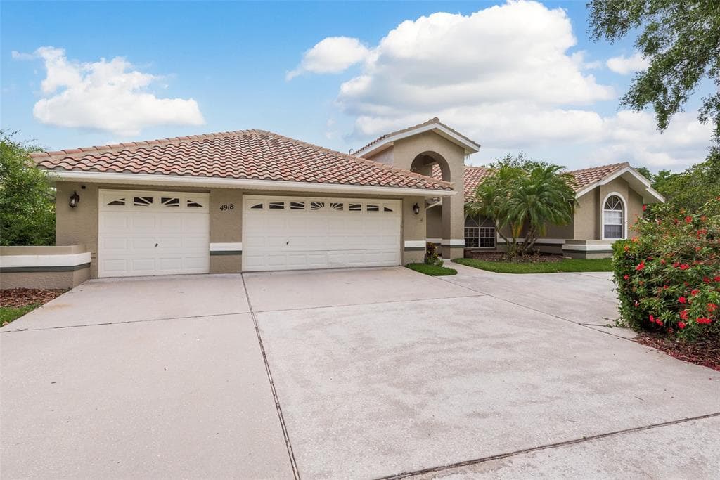 4918 CROSS POINTE DRIVE