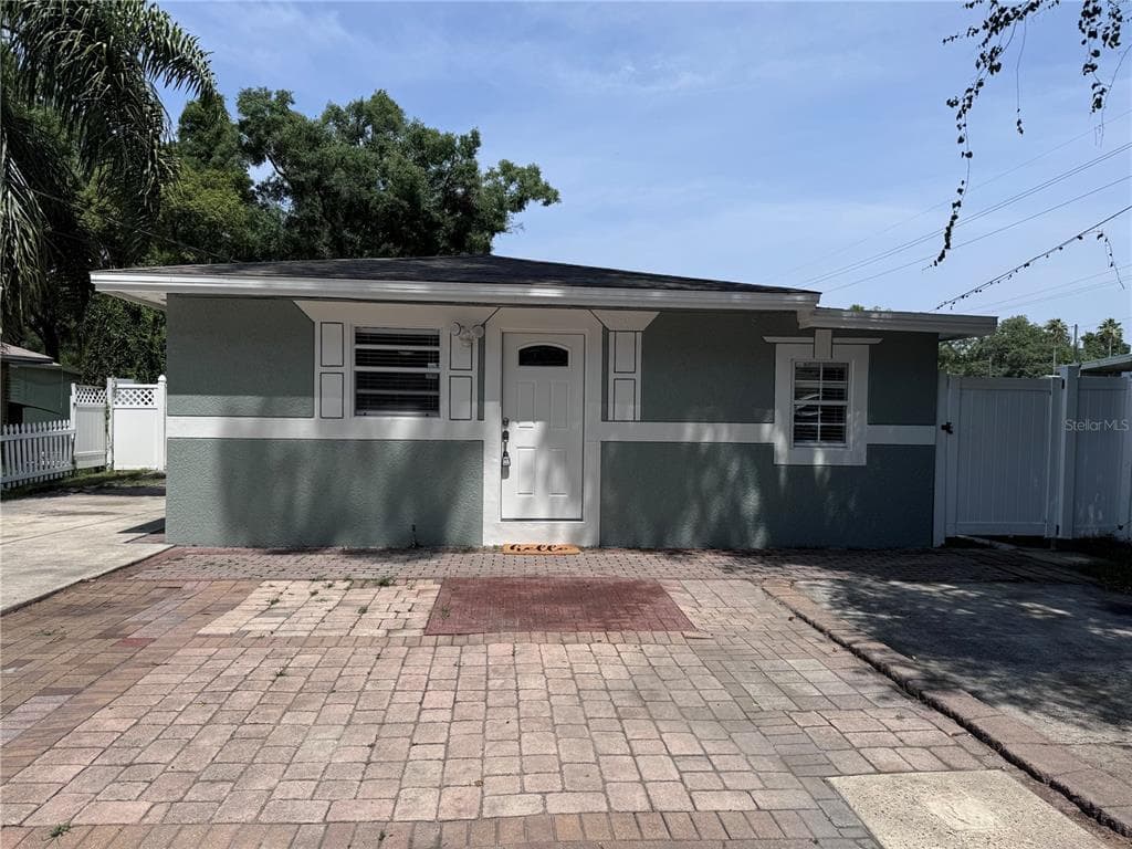 8105 N NEWPORT AVENUE TAMPA, FL 33604