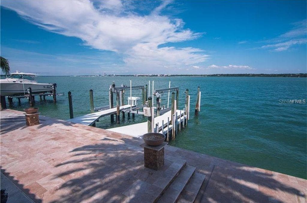 614 BELLE ISLE AVENUE BELLEAIR BEACH, FL 33786